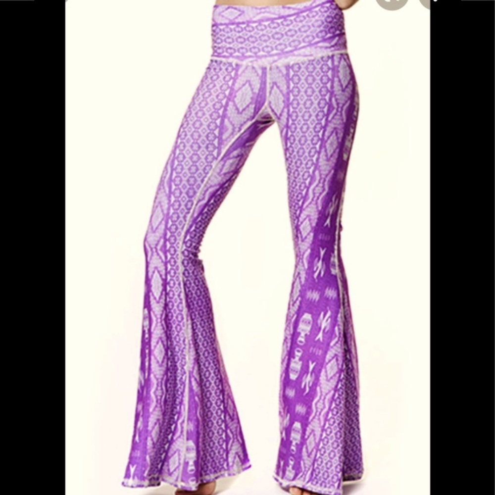 🌟Host pick🌟teeki purple bell bottom size S